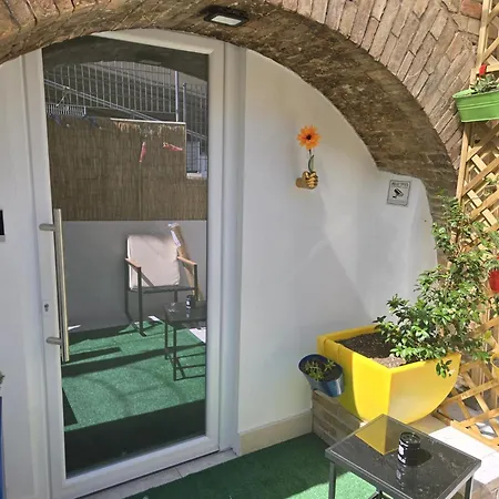 Miamihouse Essential Bed & Breakfast