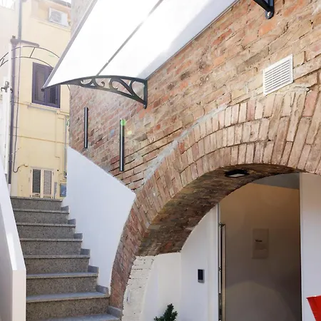 Miamihouse Essential