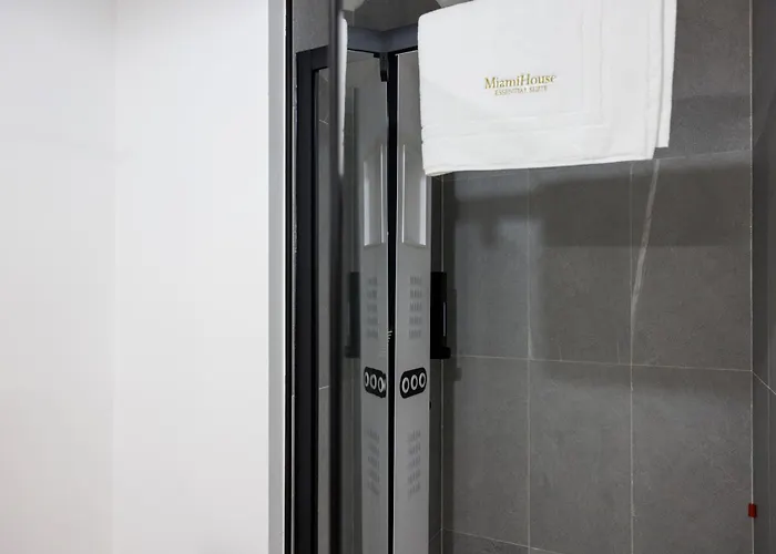 Miamihouse Essential לינה וארוחת בוקר 3*