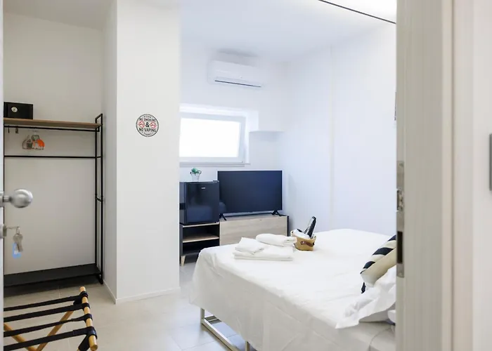 לינה וארוחת בוקר Miamihouse Essential ואסטו